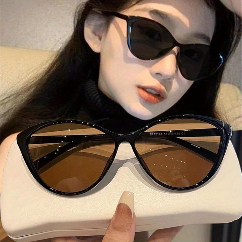 Vintage Fashion Glasses - نظارة شمسية نسائية عصرية بتصميم عين