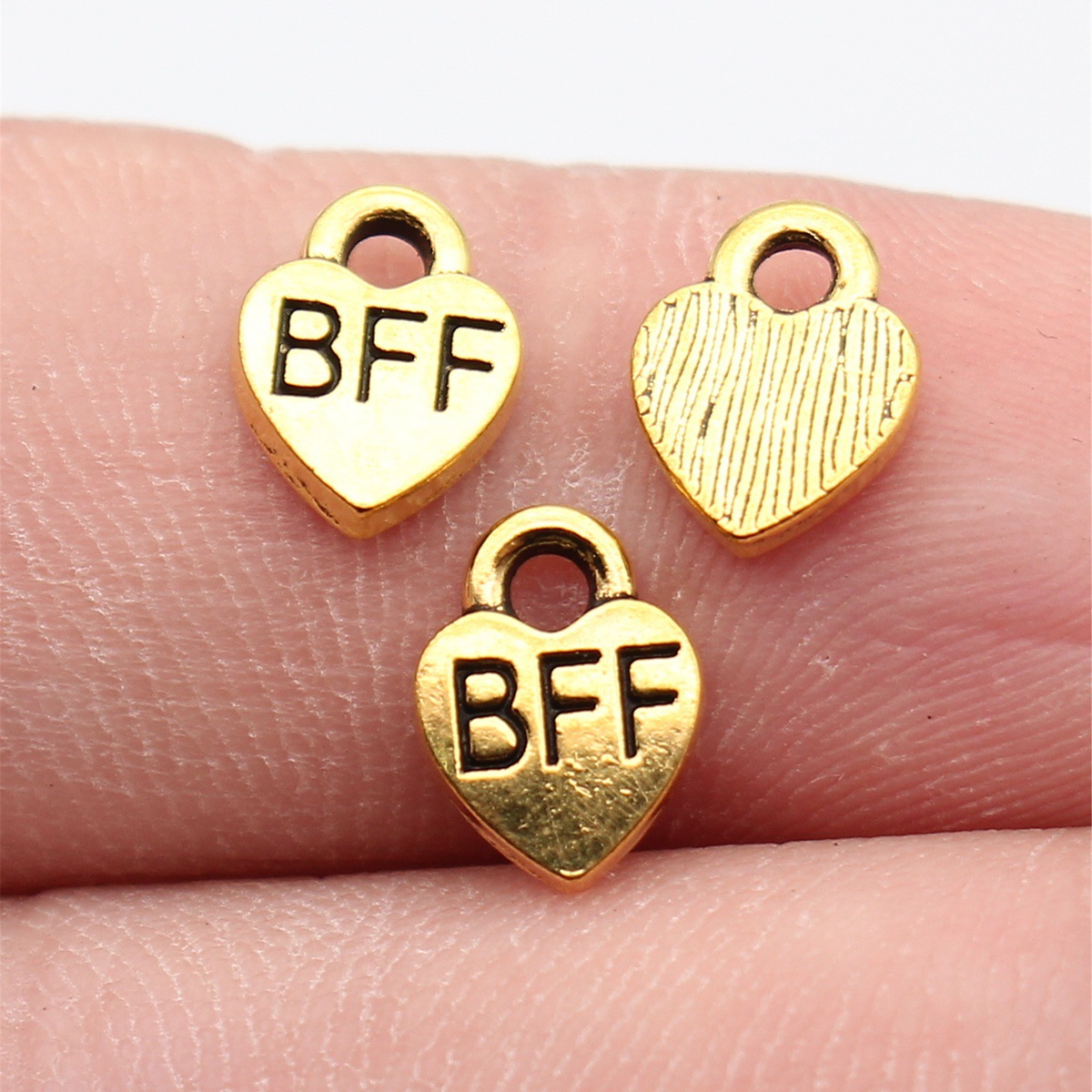 40 قطعة من الحلي المعدنية على  - مراجعة Vintage Fashion Theme وسعره