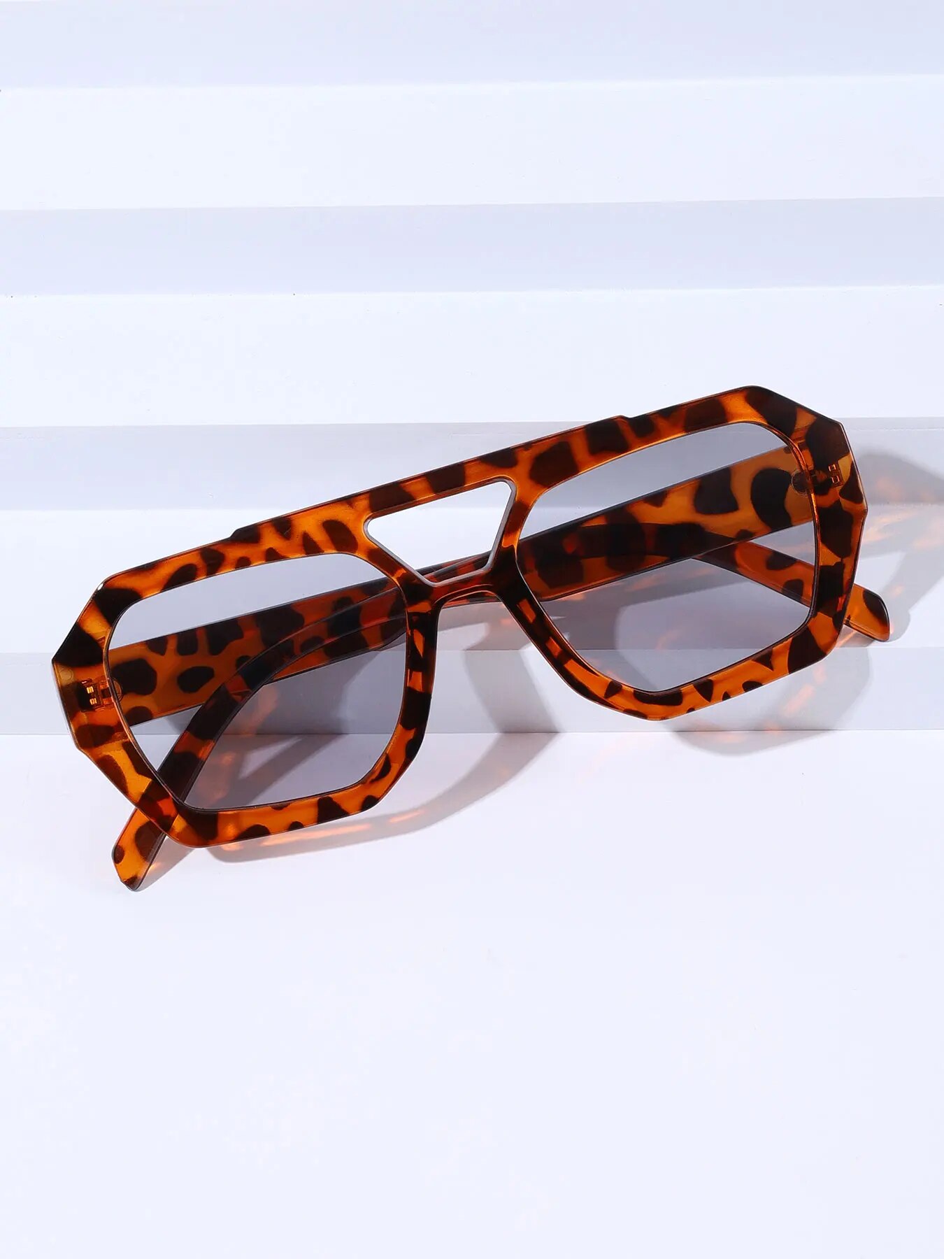 نظارات شمسية مربعة غير منتظمة  - مراجعة Vintage Fashion Glasses وسعره